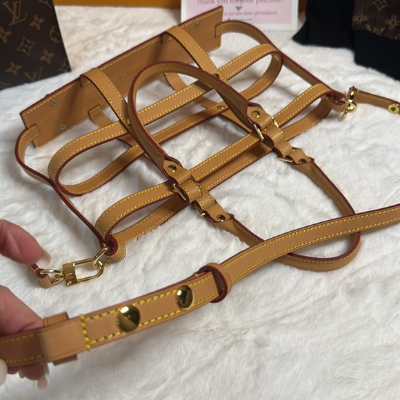 Louis Vuitton Toiletry #26 bag holder. - Picture 6 of 7